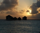 Закаты на Мальдивах всегда разные. Вид на water-bungalow